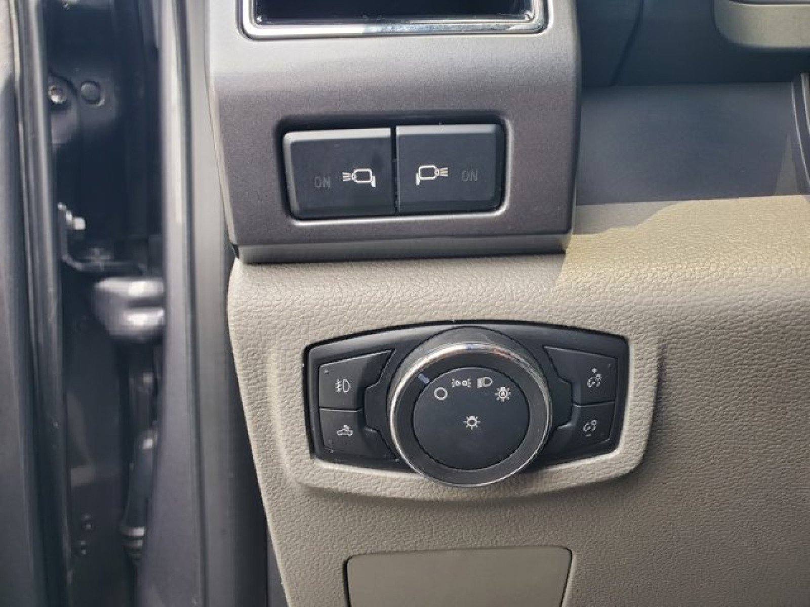 Certified 2021 Ford F250 XLT w/ XLT Premium Package AWD/4WD image 15