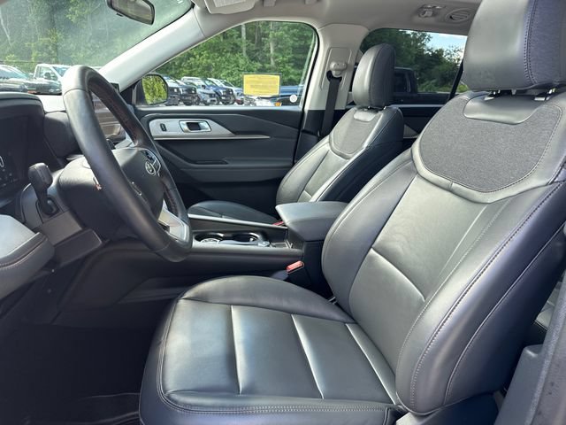 Certified 2025 Ford Explorer Active w/ Active Comfort Package AWD/4WD image 43