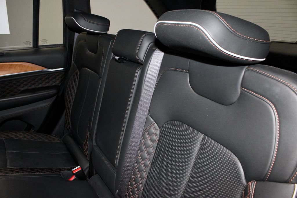 Used 2024 Jeep Grand Cherokee Summit AWD/4WD image 23