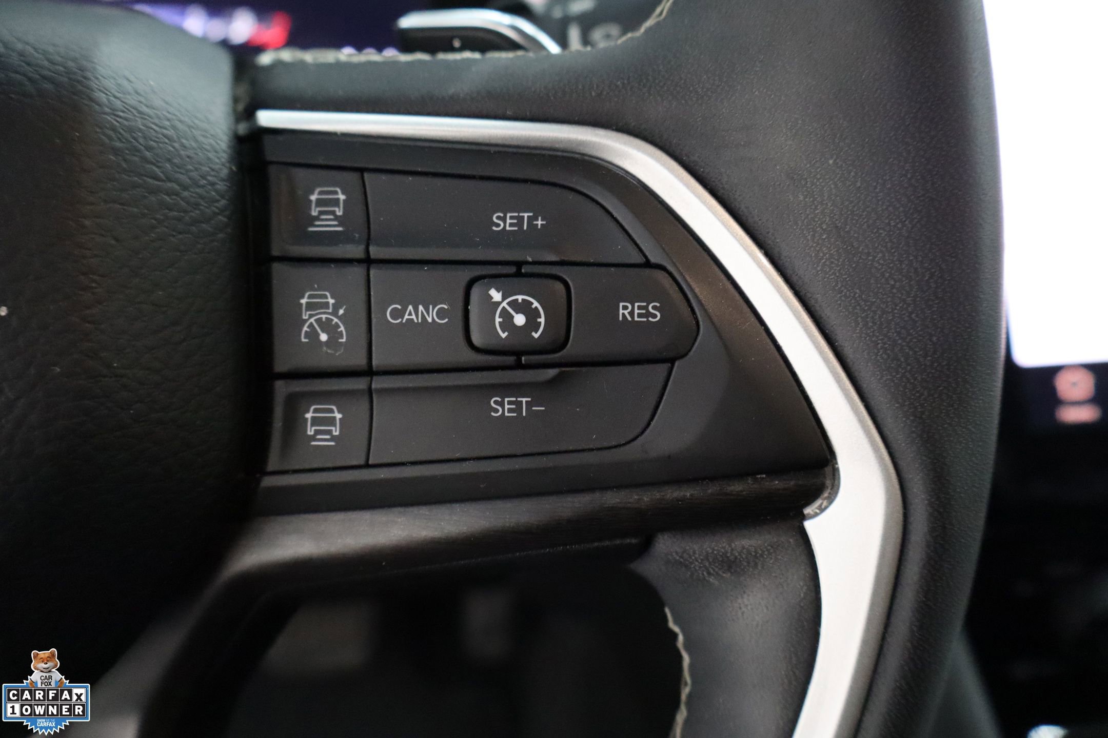 Used 2023 Jeep Grand Cherokee L Limited w/ Black Appearance Package AWD/4WD image 17