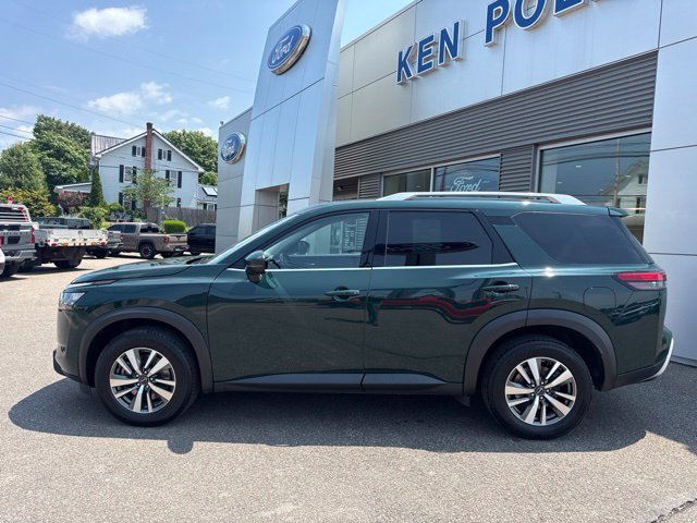 Used 2025 Nissan Pathfinder SL AWD/4WD image 9