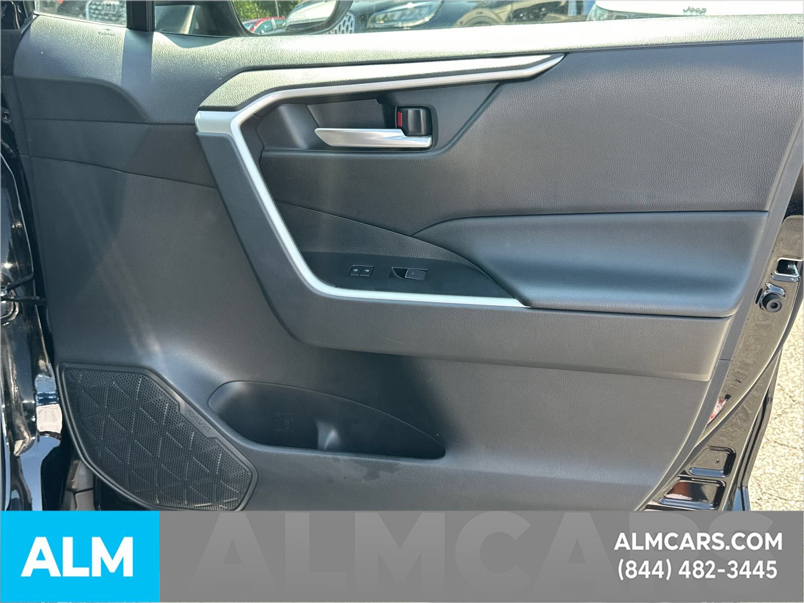 Used 2025 Toyota RAV4 XLE FWD image 17