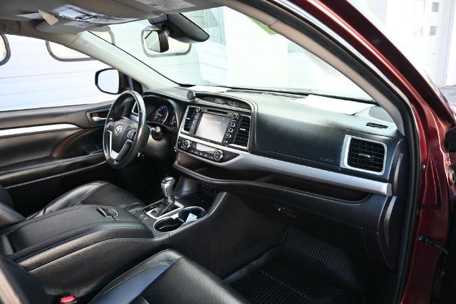 Used 2019 Toyota Highlander XLE AWD/4WD image 22