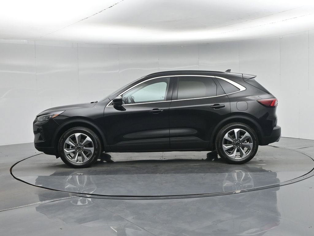 Certified 2025 Ford Escape Platinum w/ Premium Technology Package image 32