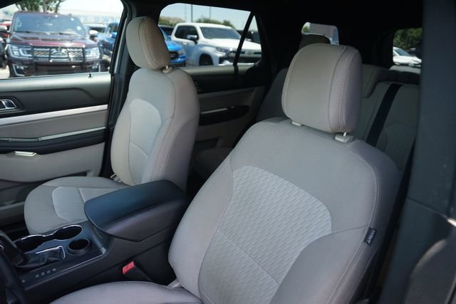 Certified 2018 Ford Explorer FWD image 10