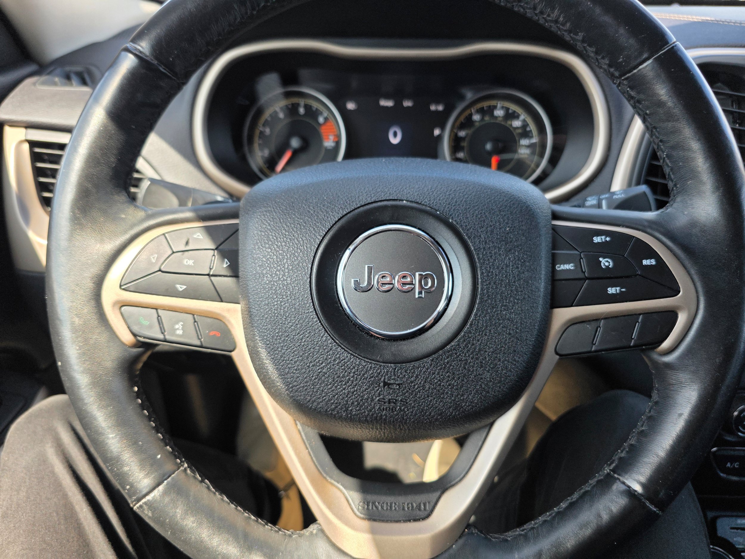 Used 2018 Jeep Cherokee Limited AWD/4WD image 11