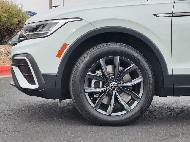 Used 2022 Volkswagen Tiguan SE w/ Panoramic Sunroof Package AWD/4WD image 10