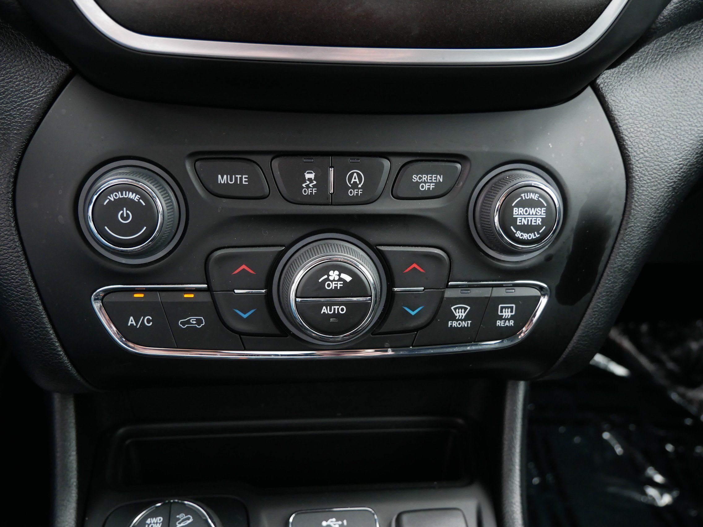 Used 2022 Jeep Cherokee Trailhawk w/ Comfort/Convenience Group AWD/4WD image 23
