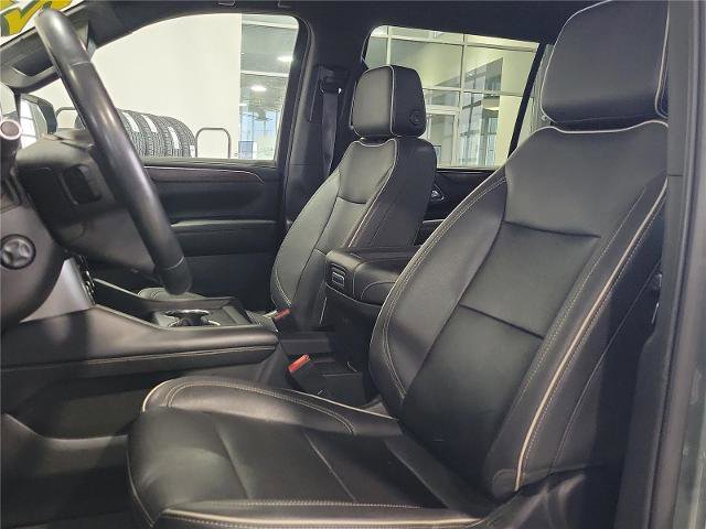 Used 2023 Chevrolet Suburban Premier image 6