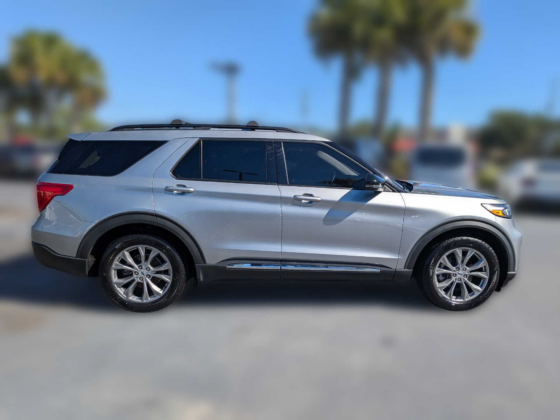 Certified 2023 Ford Explorer XLT w/ Equipment Group 202A RWD image 3