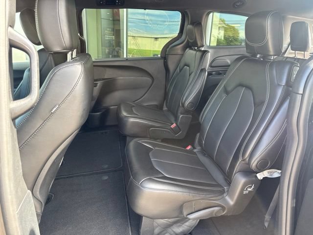 Used 2025 Chrysler Pacifica Select FWD image 39