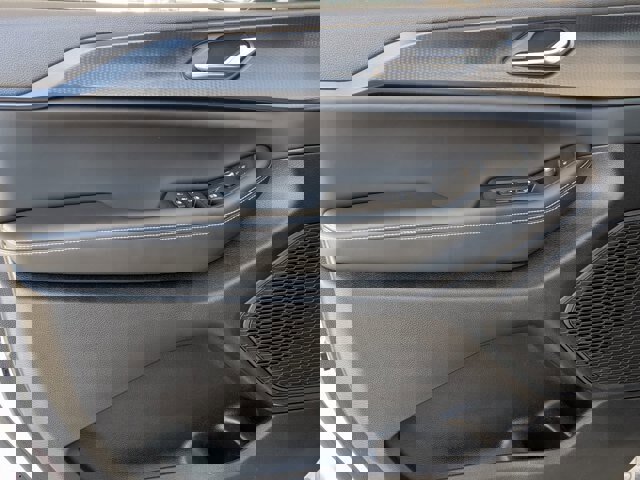 Used 2024 Jeep Grand Cherokee Laredo X image 11