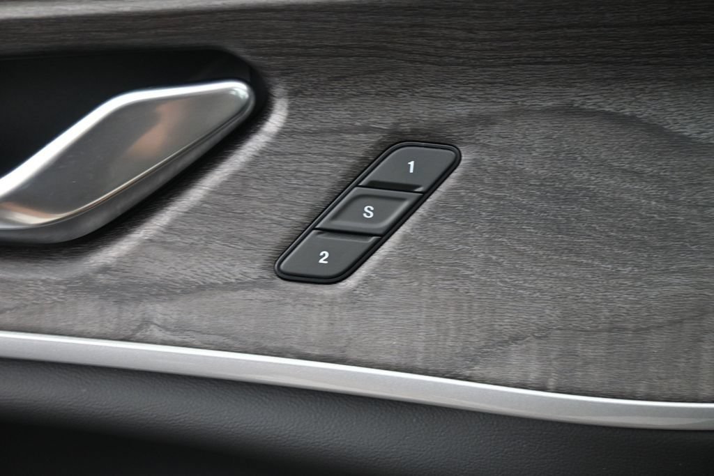 Used 2025 Jeep Grand Cherokee L Limited AWD/4WD image 23