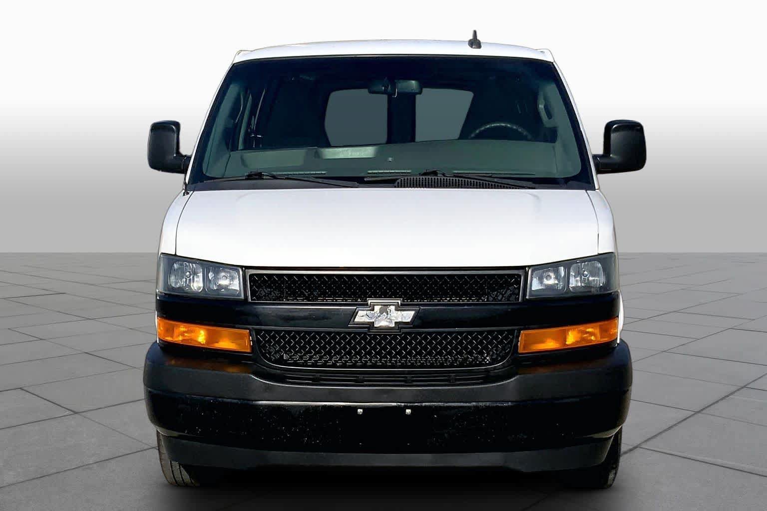 Used 2019 Chevrolet Express 2500 Extended RWD image 4