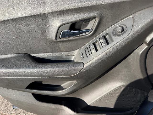 Used 2019 Chevrolet Trax LS image 19