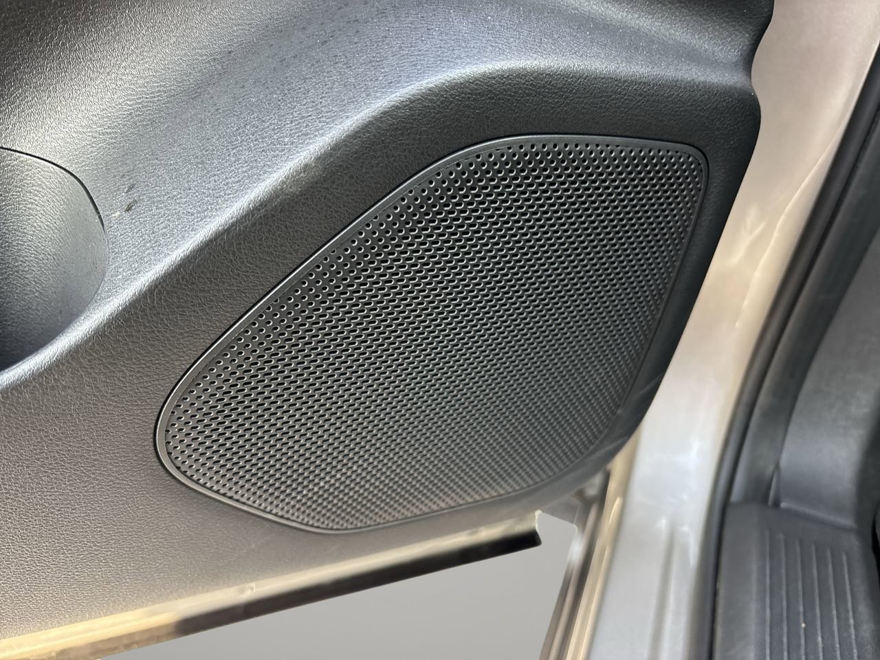 Used 2025 Nissan Rogue Platinum w/ Platinum Premium Package image 18