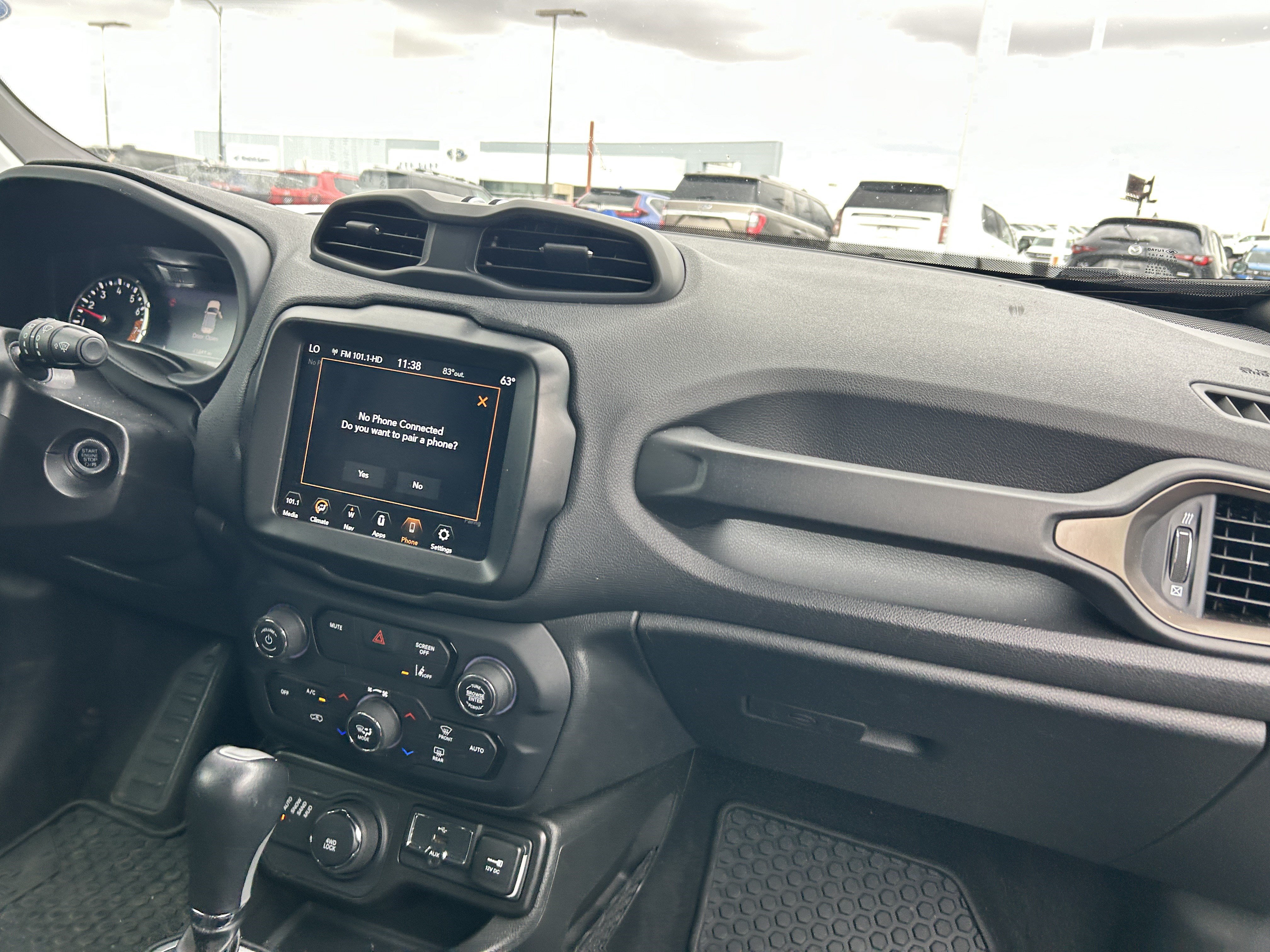 Used 2023 Jeep Renegade Latitude AWD/4WD image 15