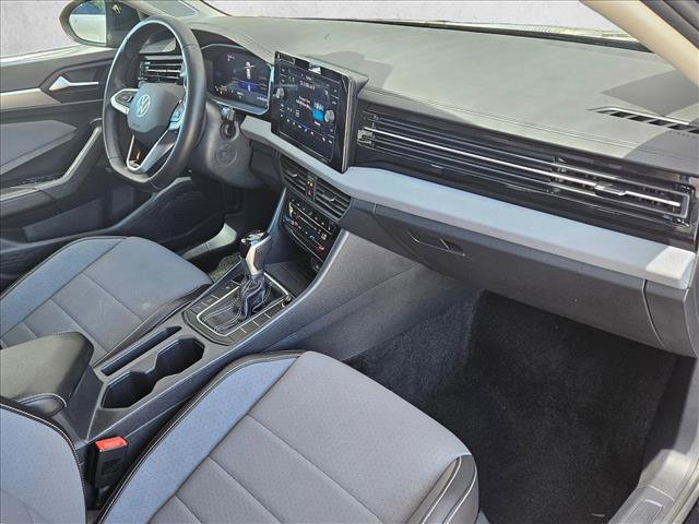 Used 2025 Volkswagen Jetta SE FWD image 20