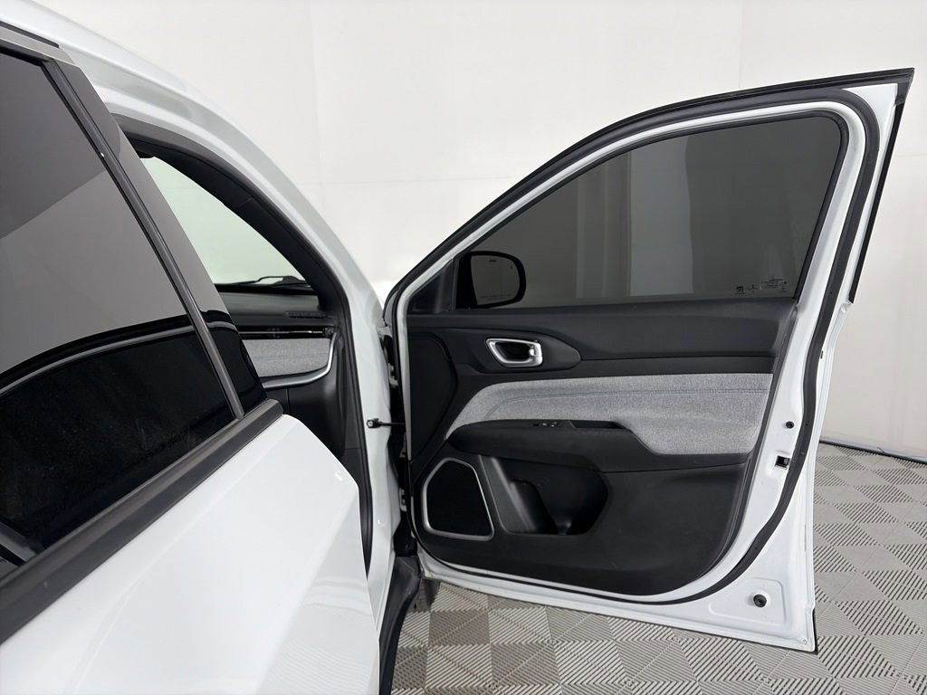 Used 2023 Jeep Compass Sport image 29