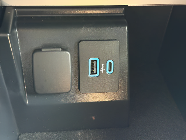 Certified 2022 Ford Explorer XLT w/ Equipment Group 202A AWD/4WD image 14