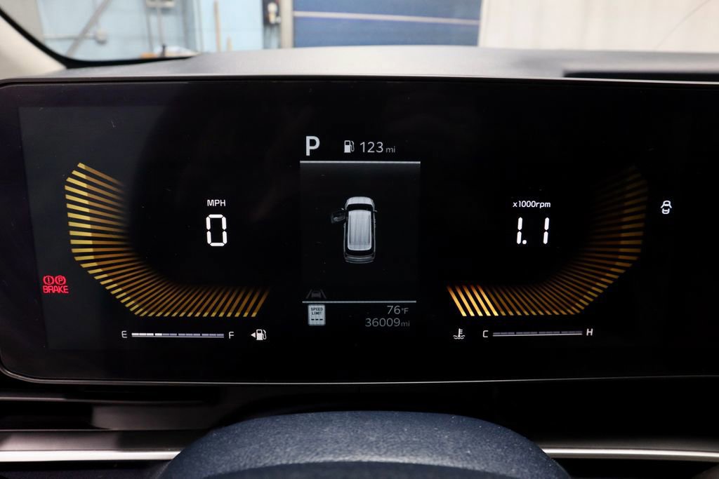 Used 2025 Kia Carnival EX image 31