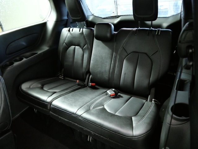Used 2025 Chrysler Pacifica Select FWD image 15