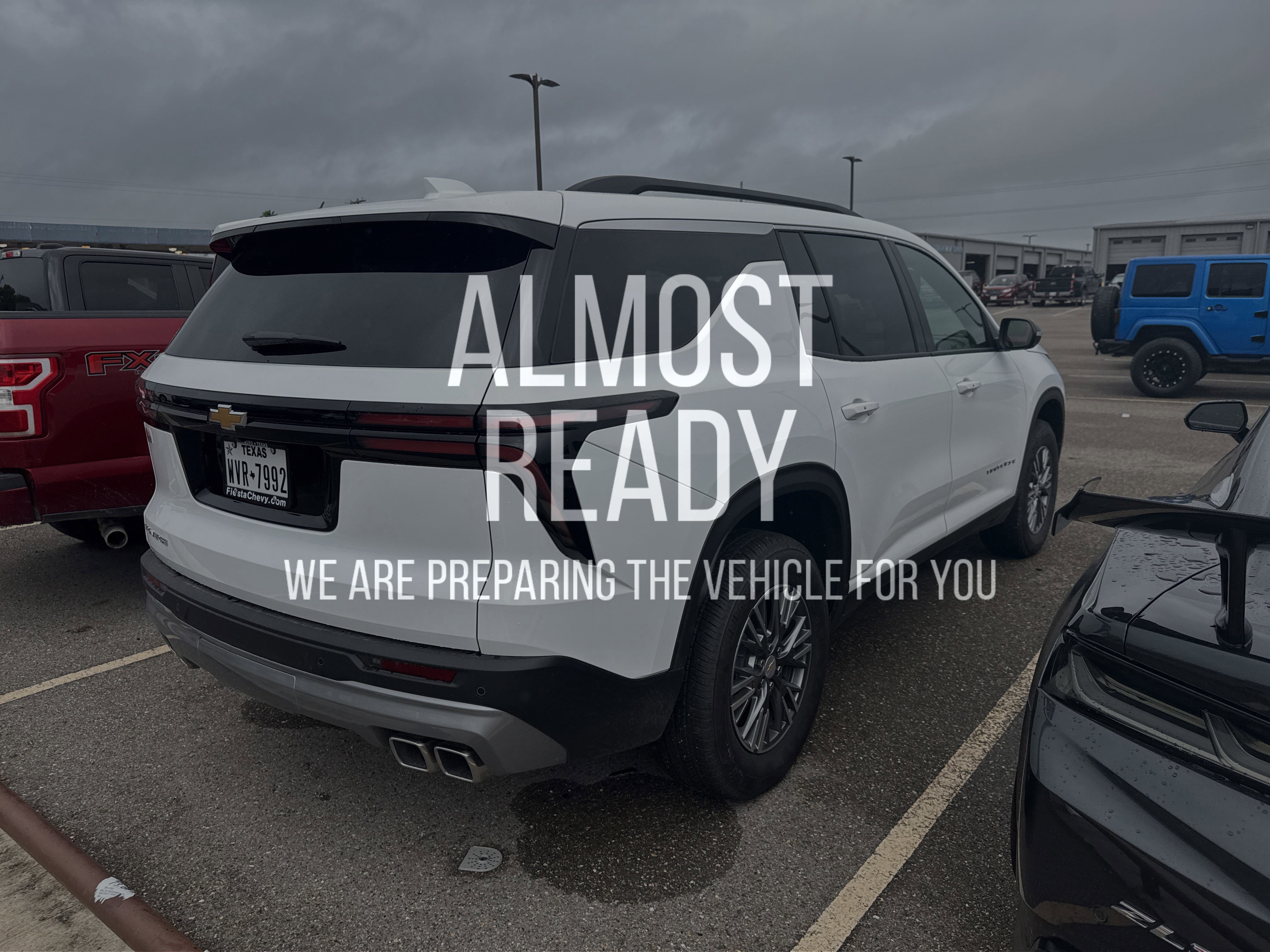 Used 2025 Chevrolet Traverse LT FWD image 3