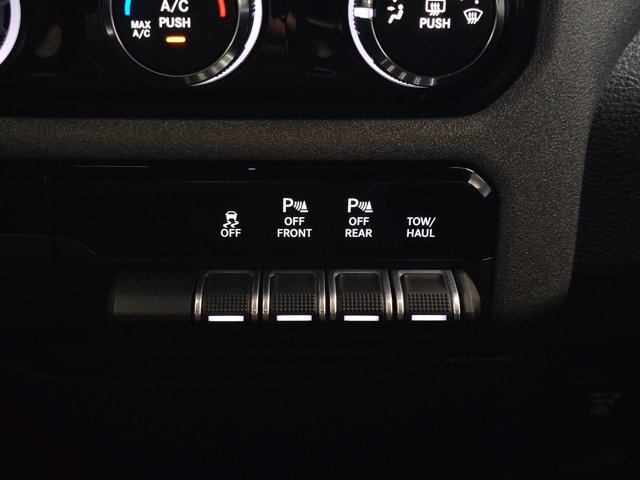Used 2025 RAM 1500 Warlock AWD/4WD image 34