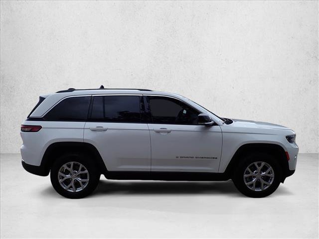 Used 2023 Jeep Grand Cherokee Limited w/ Trailer Tow Prep Group (B) AWD/4WD image 5