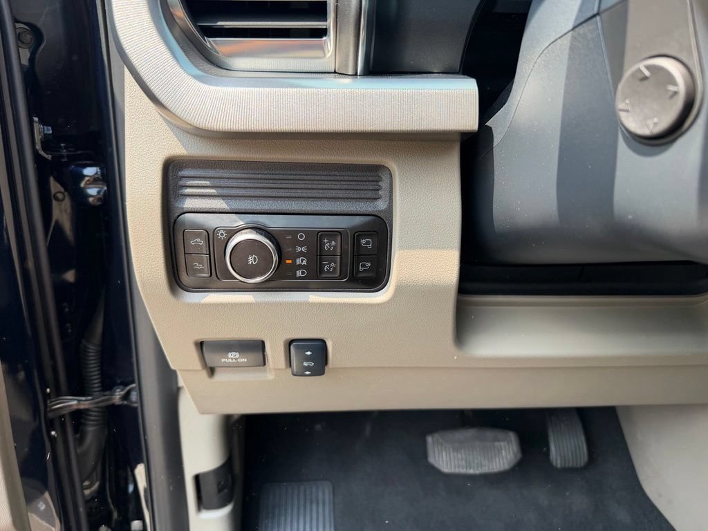 Certified 2025 Ford F450 Platinum w/ Platinum Plus Package AWD/4WD image 32
