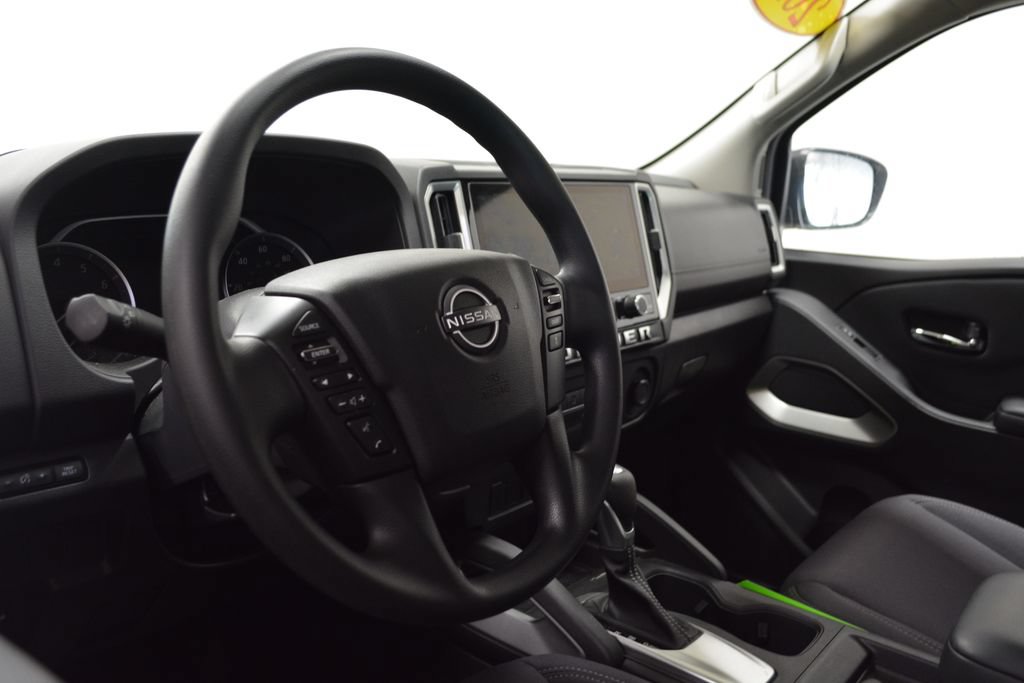 Used 2025 Nissan Frontier SV AWD/4WD image 10