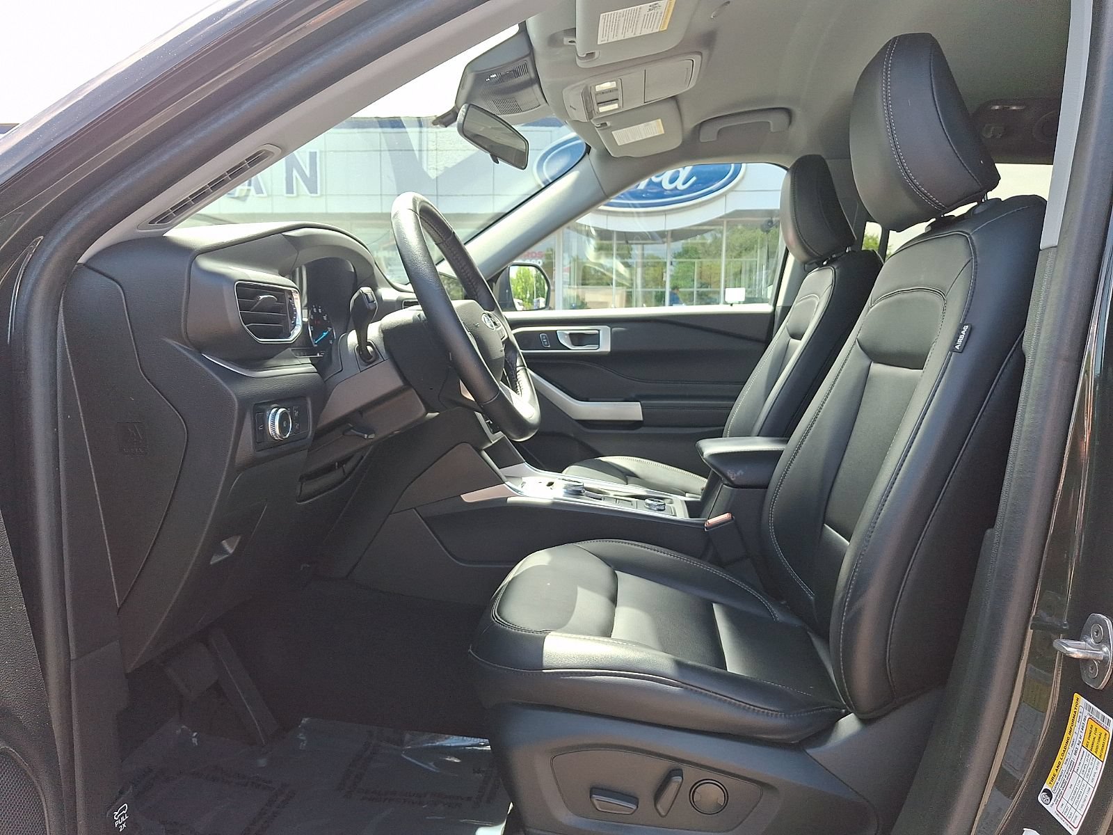 Certified 2022 Ford Explorer XLT w/ Equipment Group 202A AWD/4WD image 14