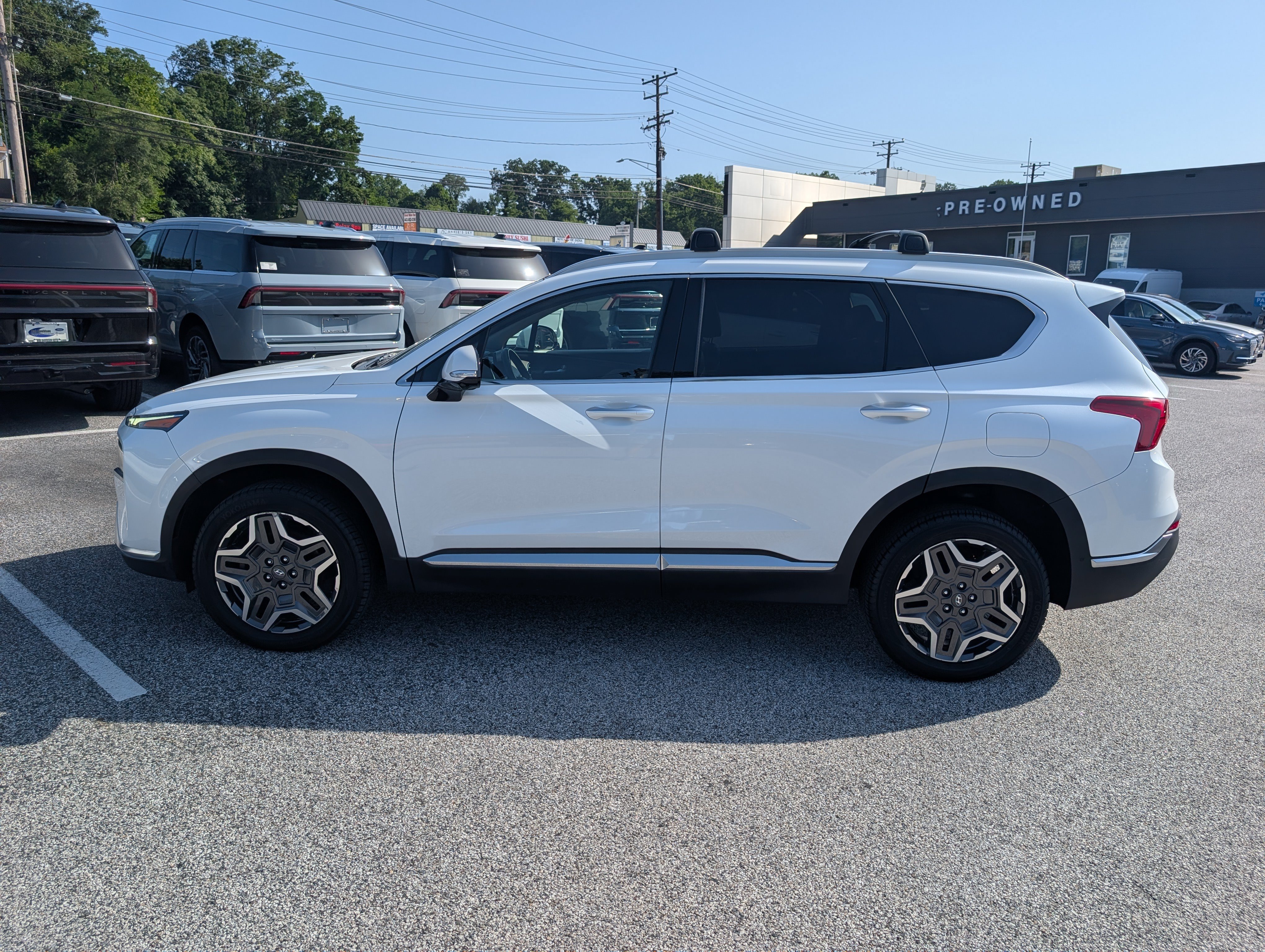 Used 2021 Hyundai Santa Fe Limited w/ Cargo Package AWD/4WD image 3