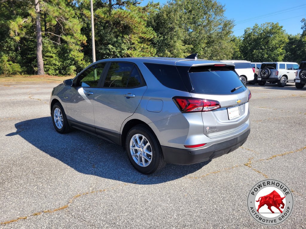 Used 2024 Chevrolet Equinox LS w/ LS Convenience Package FWD image 4