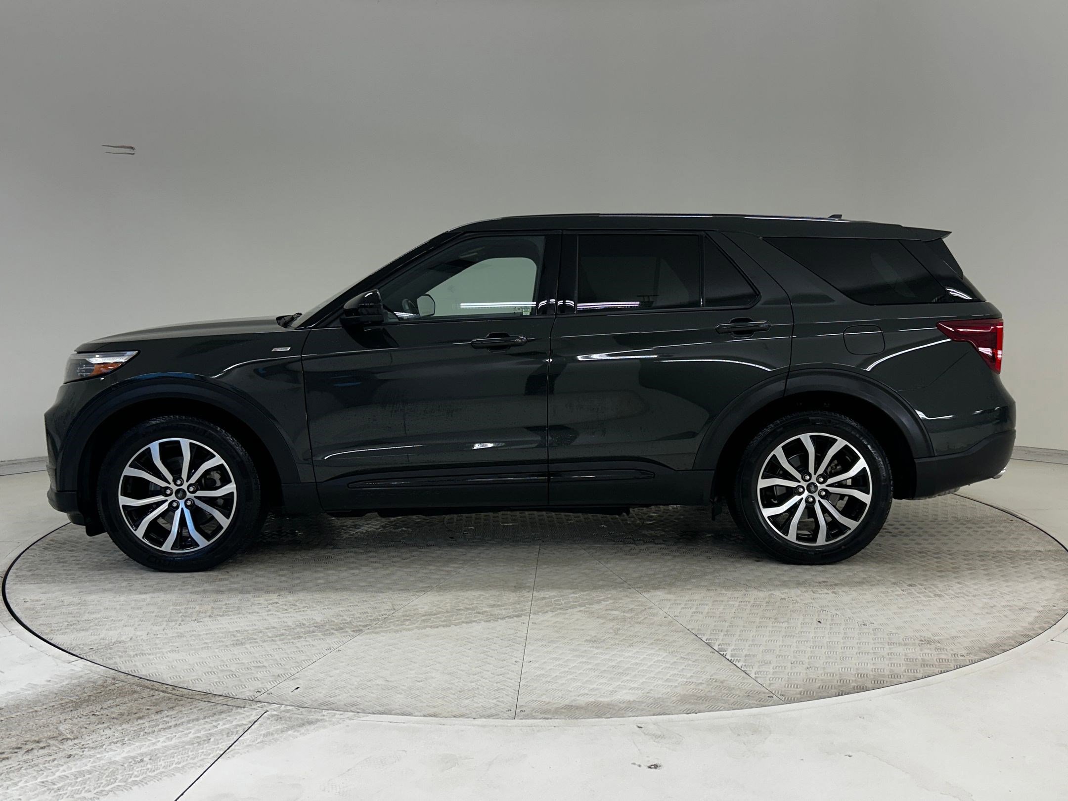 Certified 2022 Ford Explorer ST-Line image 2