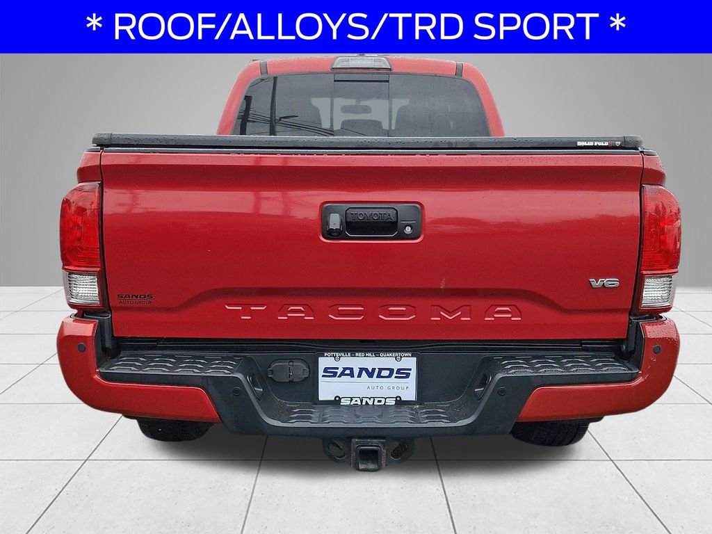 Used 2017 Toyota Tacoma TRD Sport AWD/4WD image 5