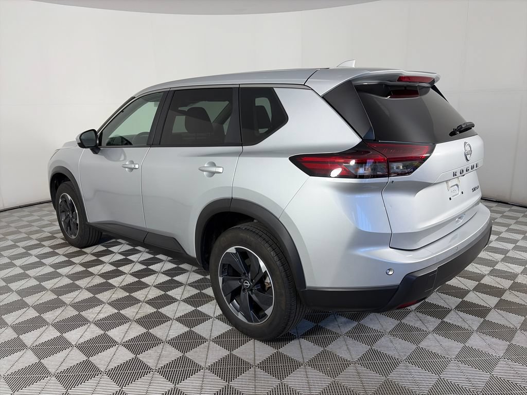 Used 2024 Nissan Rogue SV AWD/4WD image 5
