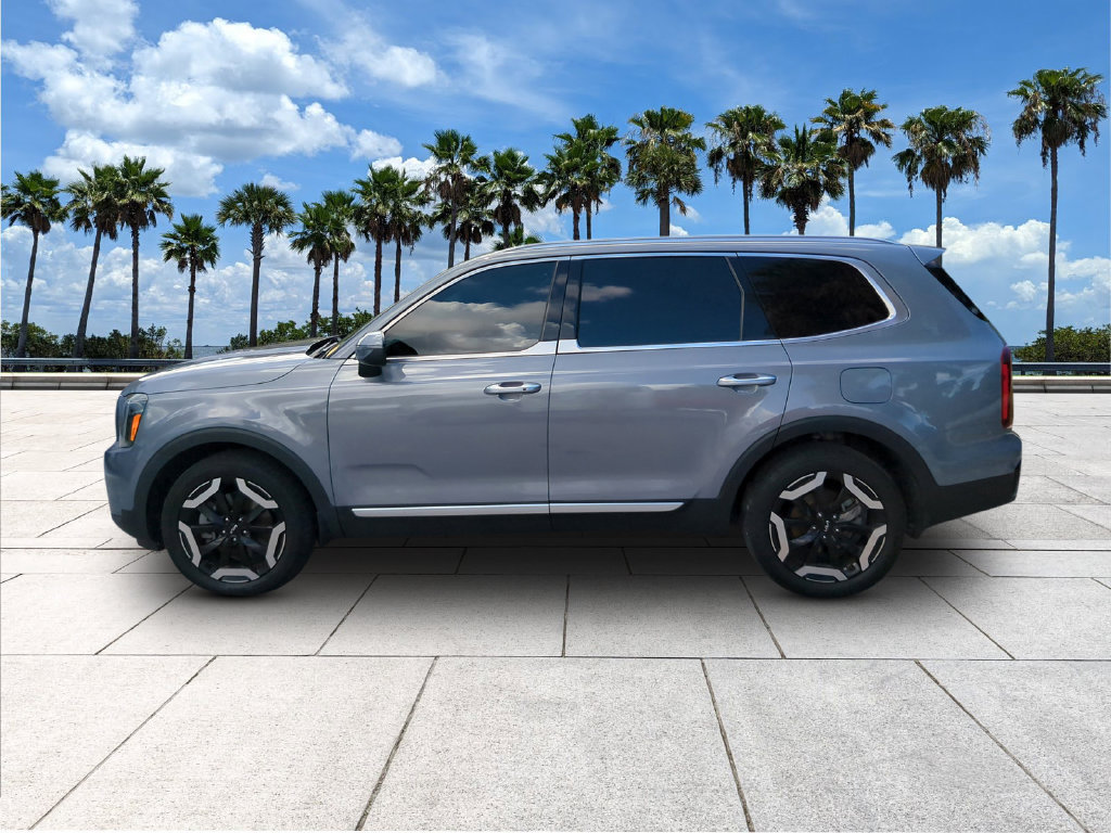 Used 2023 Kia Telluride S FWD image 7