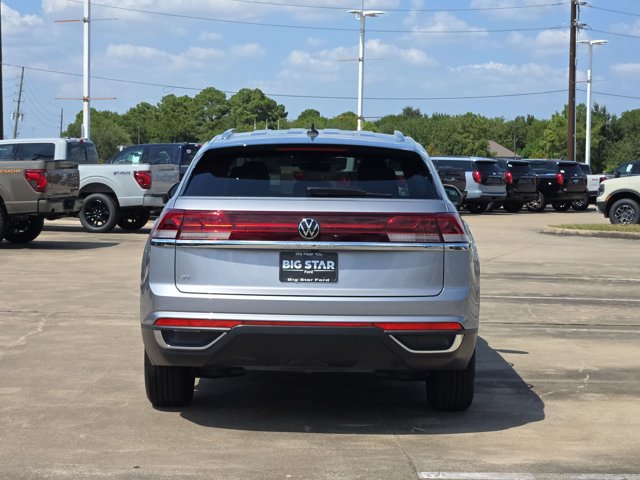 Used 2024 Volkswagen Atlas Cross Sport SE FWD image 4