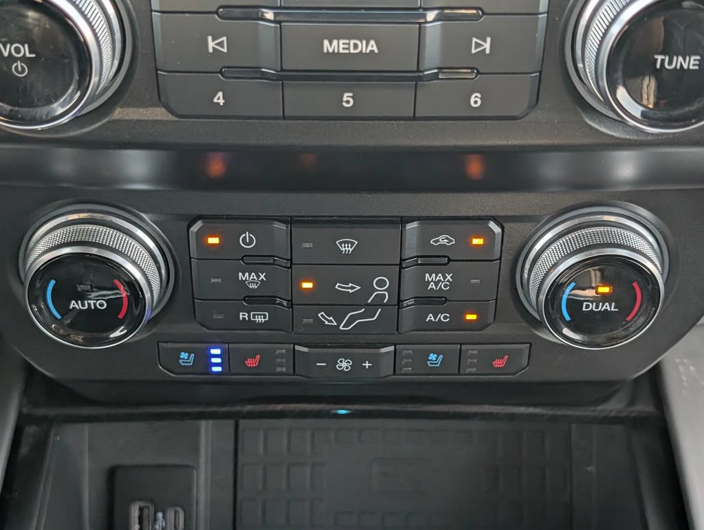 Certified 2020 Ford F250 Platinum w/ FX4 Off-Road Package AWD/4WD image 18
