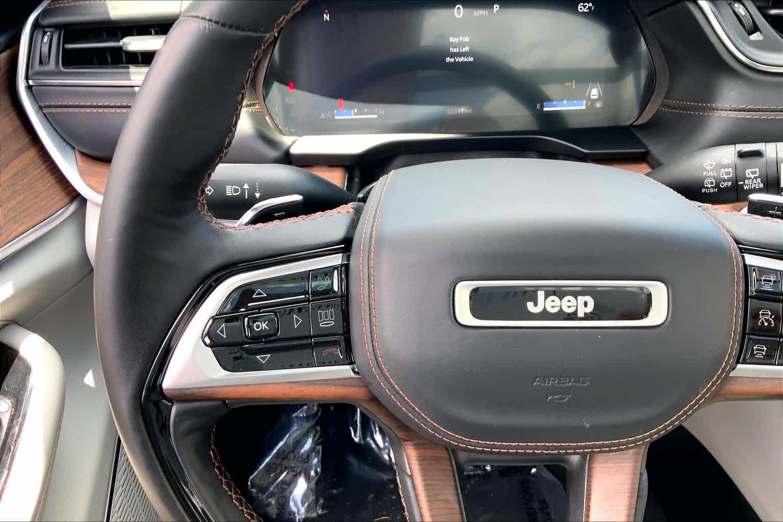 Used 2023 Jeep Grand Cherokee L Summit w/ Luxury Tech Group V AWD/4WD image 37