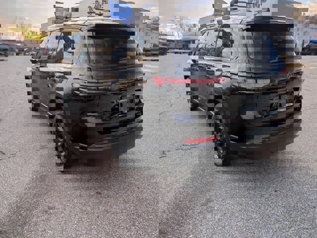 Used 2022 Jeep Grand Cherokee L Laredo image 3