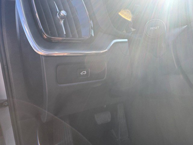 Used 2024 Volvo XC60 B5 Core image 14