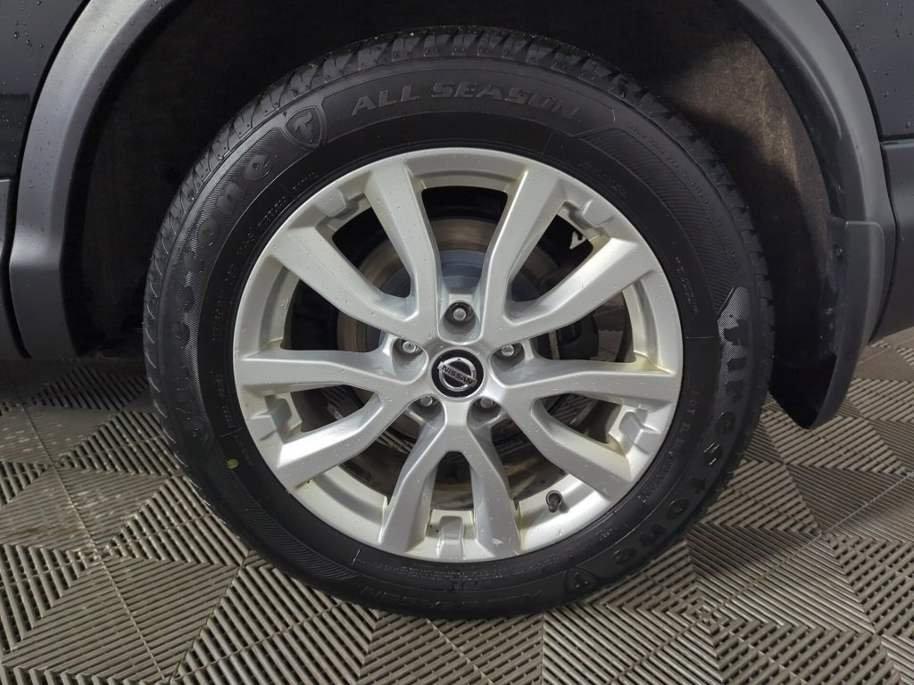 Used 2022 Nissan Rogue Sport SV image 9