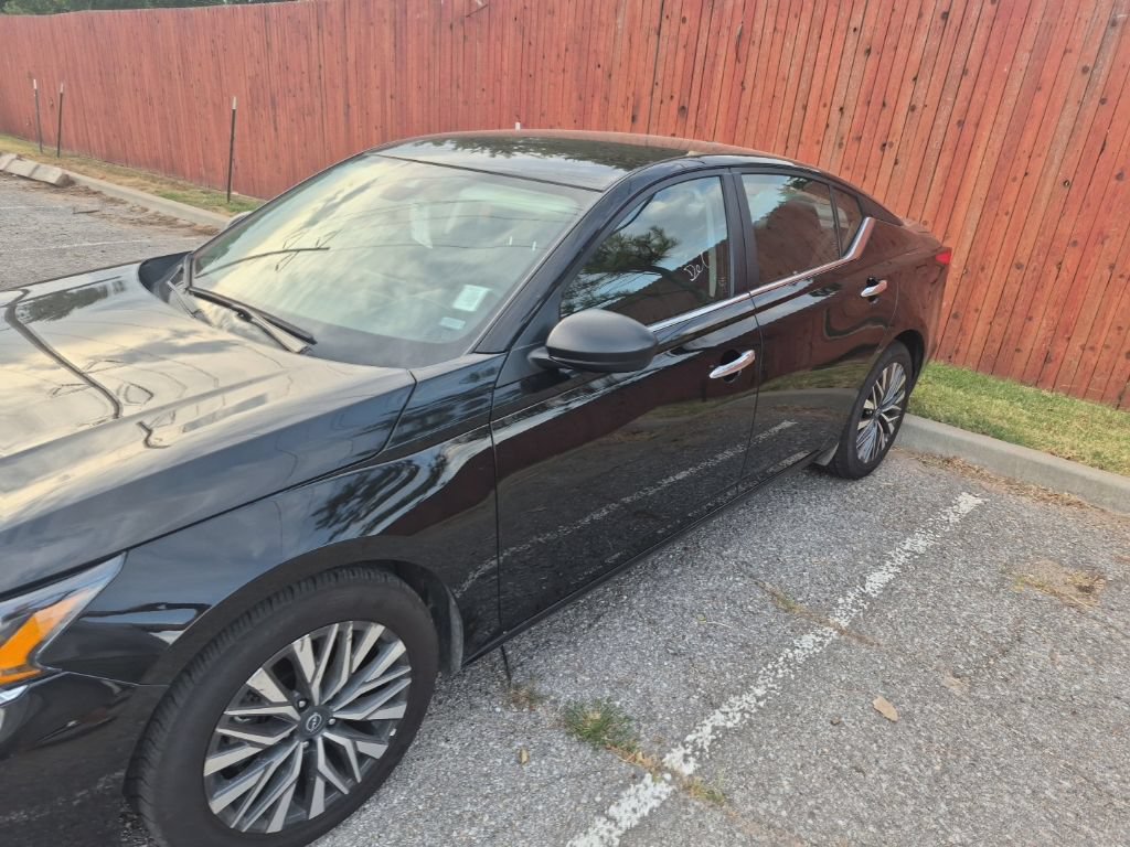 Used 2025 Nissan Altima 2.5 SV FWD image 4