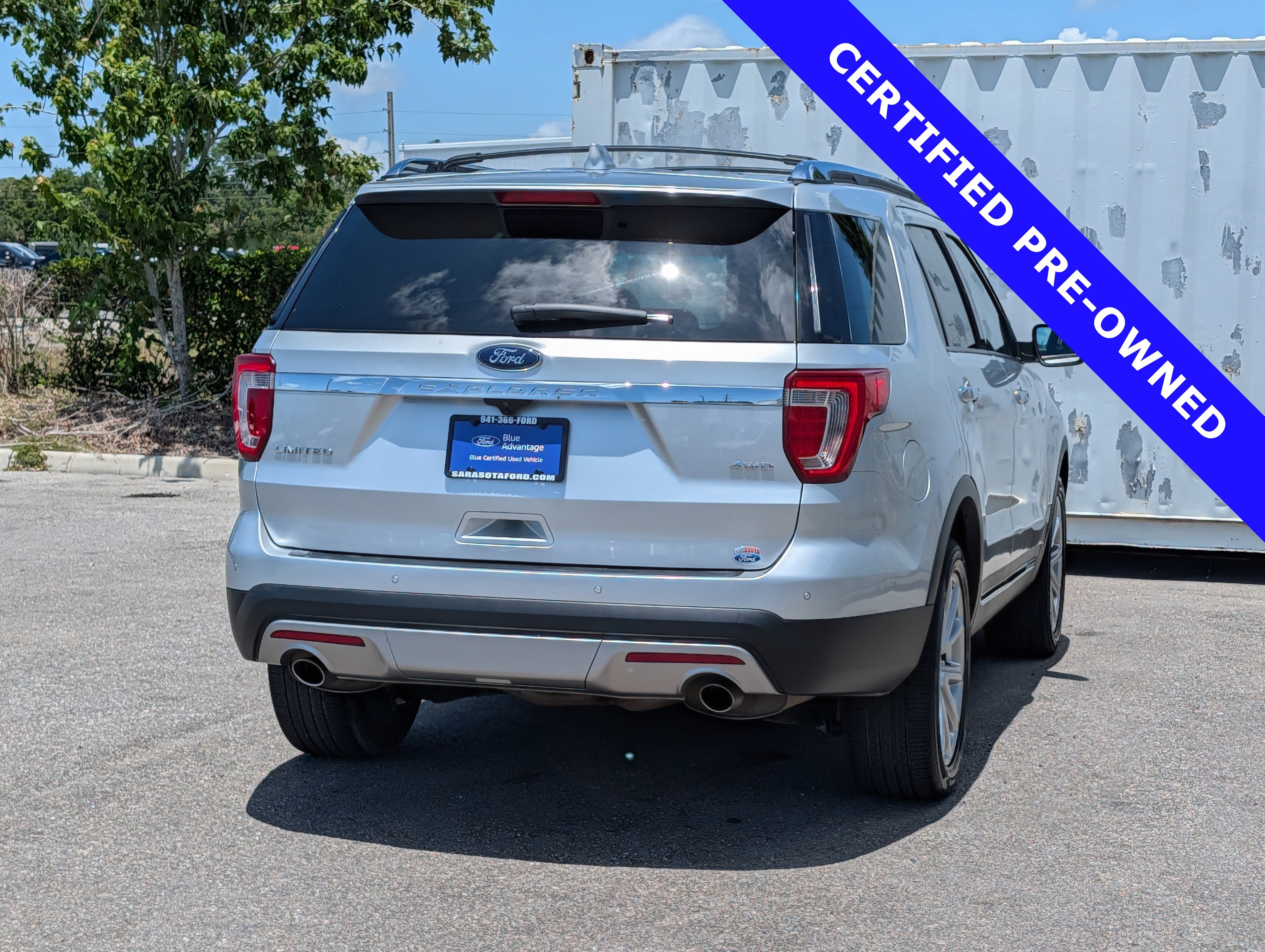 Certified 2017 Ford Explorer Limited AWD/4WD image 4