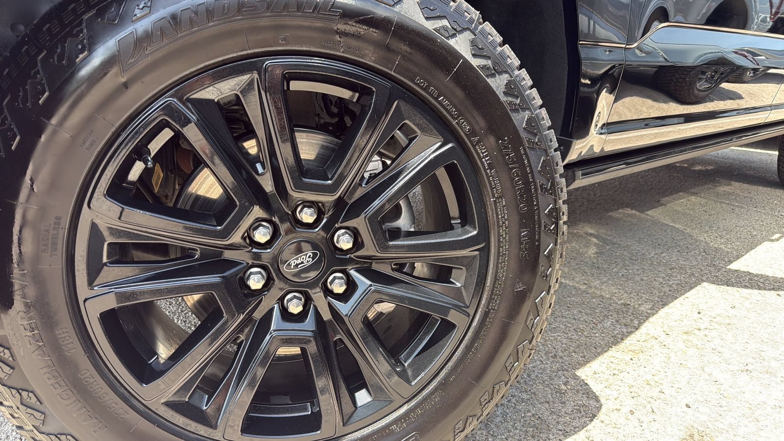 Certified 2024 Ford F150 Platinum w/ FX4 Off-Road Package AWD/4WD image 28