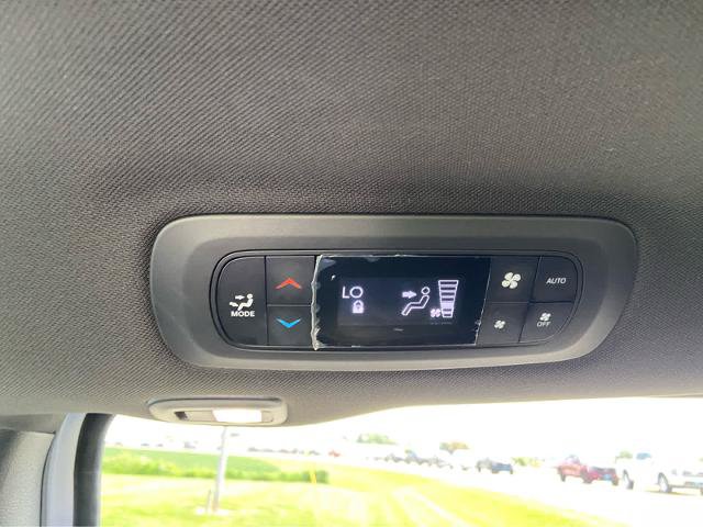 Used 2025 Chrysler Pacifica Limited FWD image 20