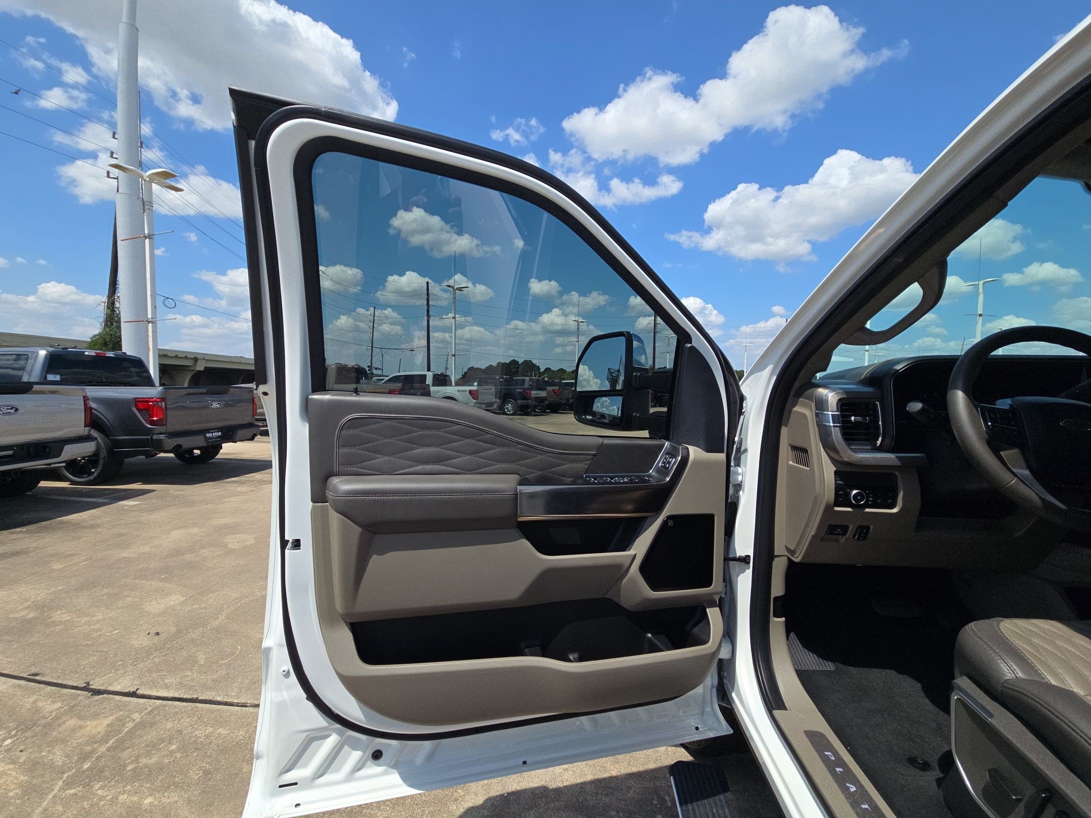 Certified 2026 Ford F350 Platinum w/ Platinum Plus Package AWD/4WD image 14