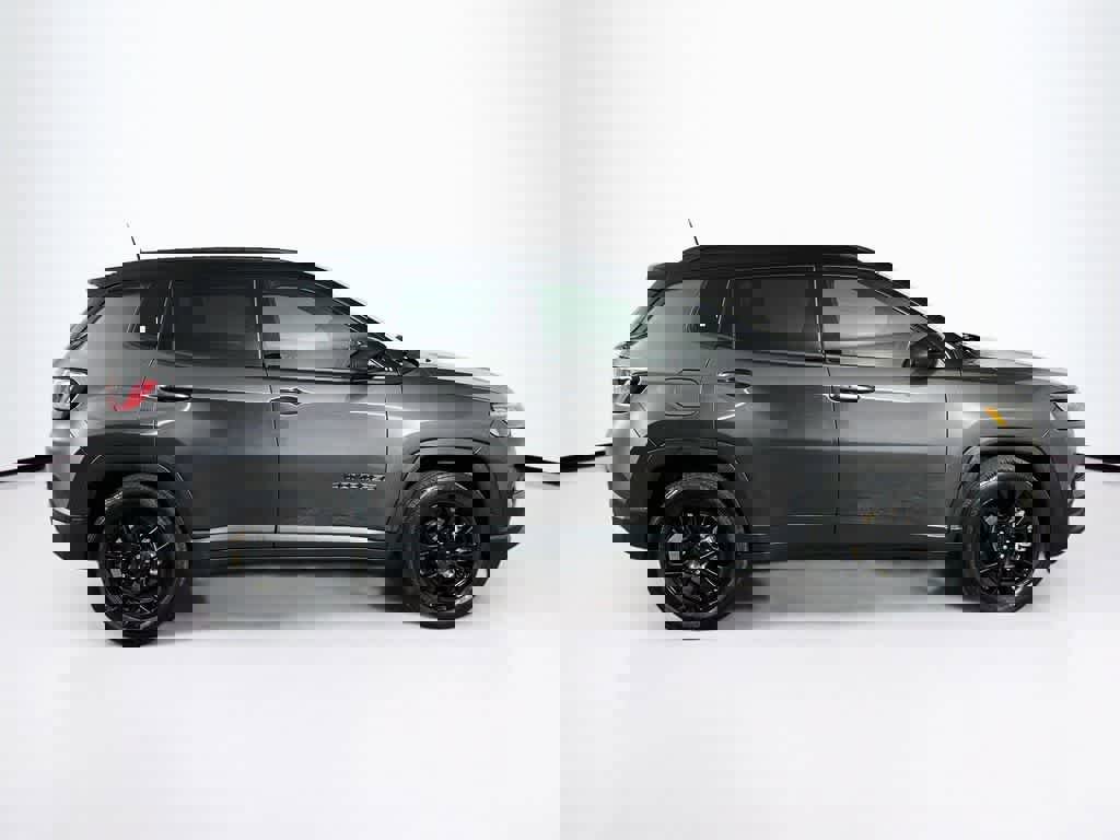 Used 2022 Jeep Compass Altitude image 24